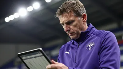 Niels Poissonnier van HLN ziet dat Anderlecht moet oppassen niet te ver van de top te raken, terwijl de club elfde staat...