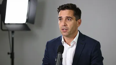 Analist Peter Vandenbempt uit verbazing over de discrete transferaanpak van technisch directeur Antoine Sibierski, maar...