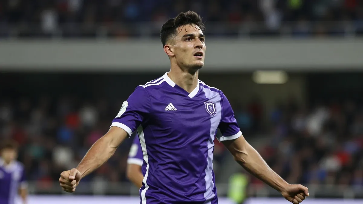 Anderlecht speelde 0-0 tegen Genk, terwijl Voetbal International het talent Jayden Onia Seke profileert en de club elfde...