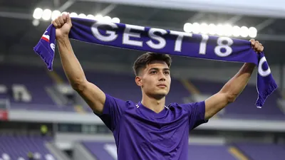 De Ierse international Andrew Omobamidele versterkt Anderlecht voor een seizoen, gehuurd van de Franse club Strasbourg