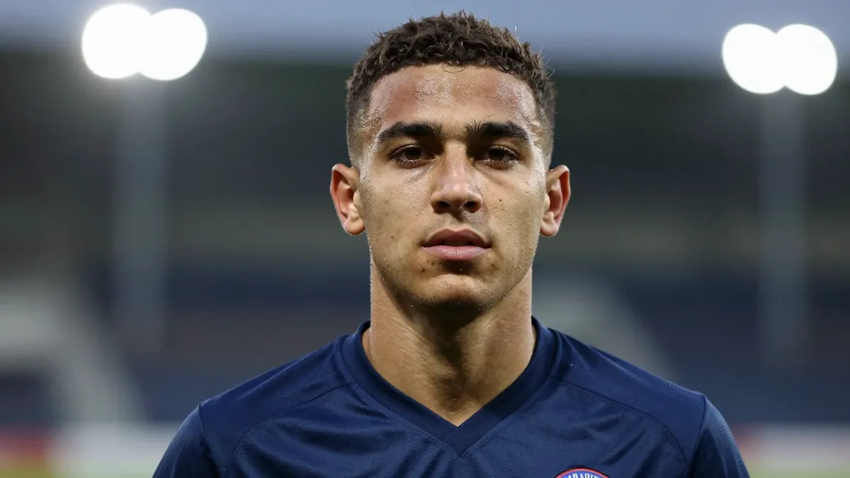 Ilias Koutsoupias tekent een tweejarig contract bij Anderlecht na een transfersom van één miljoen euro, waarmee hij de...