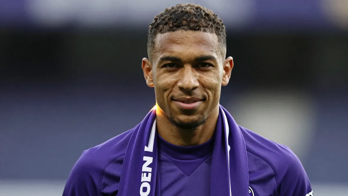 RSC Anderlecht heeft de selectie grondig vernieuwd met elf nieuwe aanwinsten, waaronder verdedigers Biancone en...