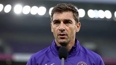 Anderlecht-trainer Vitor Bruno reageert op gefluit van supporters na de 1-0 zege tegen KV Kortrijk en benadrukt de zware...