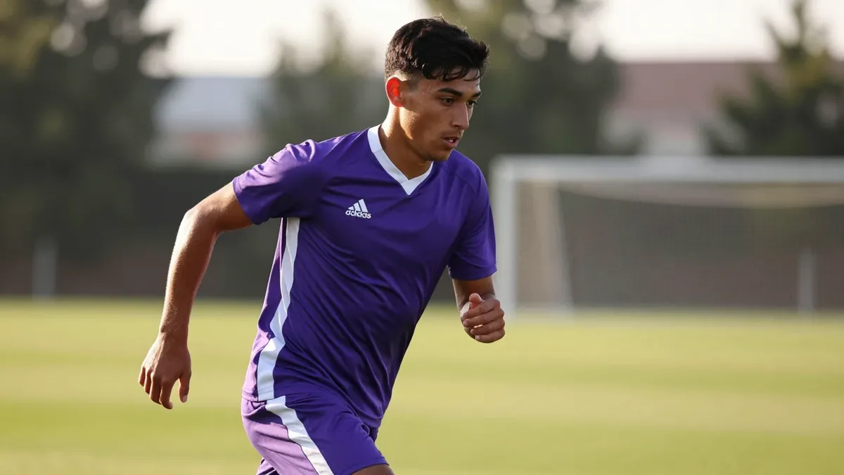 Sparta Rotterdam legt middenvelder Cedric Hatenboer vast, die voor circa één miljoen euro overkomt van RSC Anderlecht en...